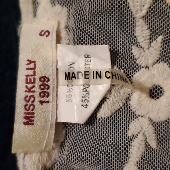 Miss Kelly Cream Small lace dress. - Picture 4 of 5